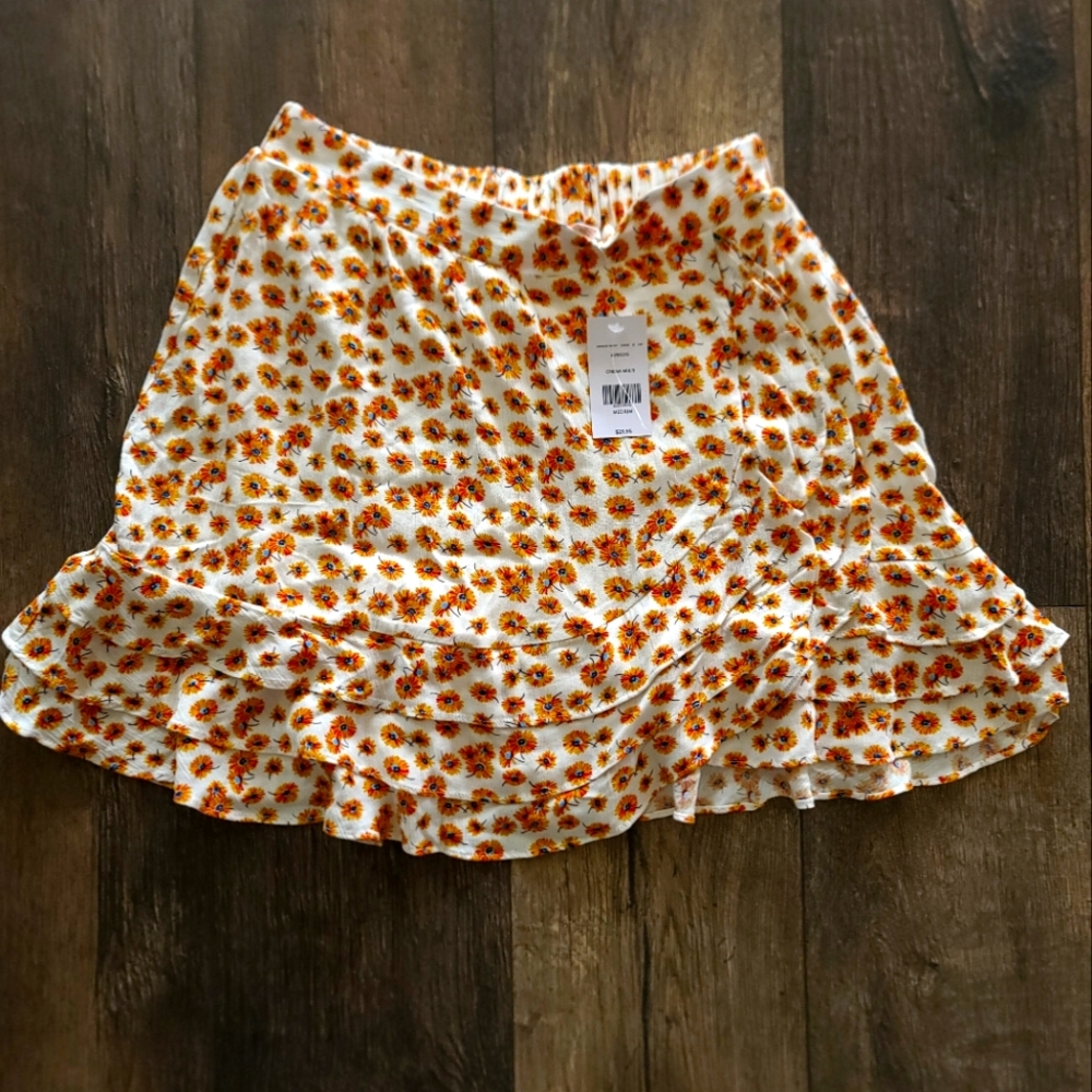 New Buckle Willow & Root floral skirt
